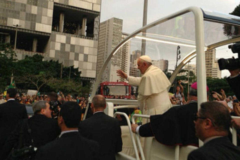 Papa Francisco participa de cerimônia no Palácio Guanabara