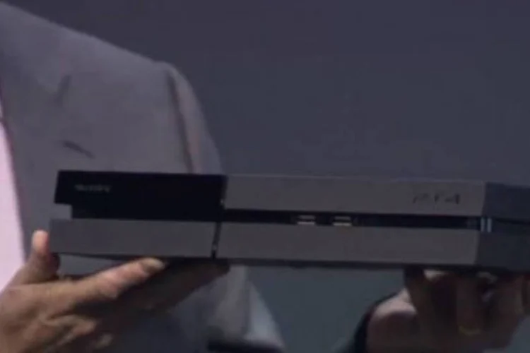 Playstation 4: o PS4 será vendido nos Estados Unidos por 399 dólares, sem o acessório PS4 Eye incluso. Ainda não há preço oficial para o Brasil (Reprodução)