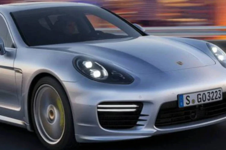 O Porsche Panamera: tabela de preços do Panamera começa em 489 mil reais na versão V6, passando pelos 669 mil reais do Panamera S e os 899 mil reais da versão Turbo (Divulgação)