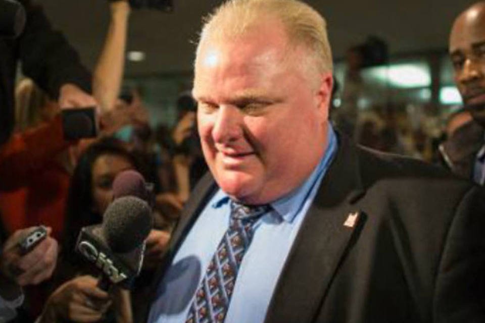 Rob Ford perde poderes executivos, mas ainda é prefeito