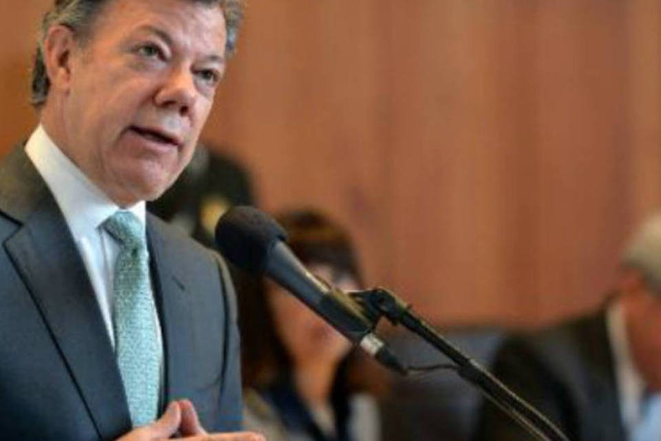 Santos troca cúpula militar da Colômbia após escândalo