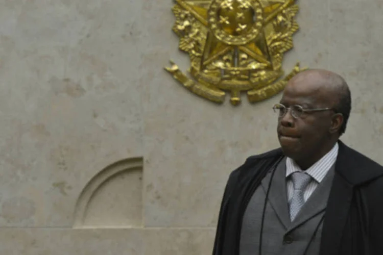
	Joaquim Barbosa: pela legisla&ccedil;&atilde;o eleitoral, o presidente do Supremo pode se filiar ao partido at&eacute; 5 de abril, seis meses antes da elei&ccedil;&atilde;o
 (Marcello Casal Jr./Agência Brasil)