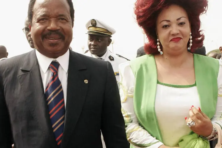 O presidente Paul Biya e sua mulher Chantal Biya, conhecida por seu cabelo peculiar (Pascal Le Segretain/Getty Images)
