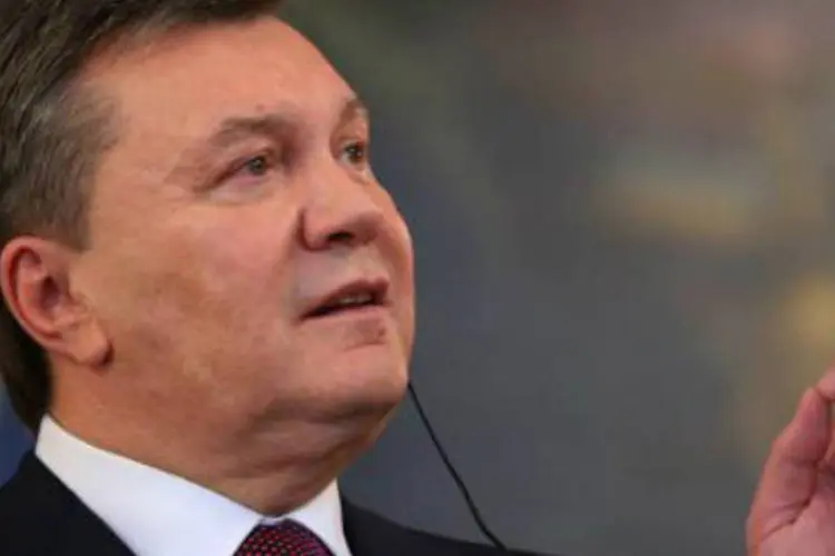 
	O presidente ucraniano, Viktor Yanukovich: &quot;n&atilde;o h&aacute; medidas que n&atilde;o devam ser tomadas para restaurar a paz na Ucr&acirc;nia&quot;, disse ele. &quot;Eu anuncio que dou in&iacute;cio a elei&ccedil;&otilde;es antecipadas.&quot;
 (AFP)
