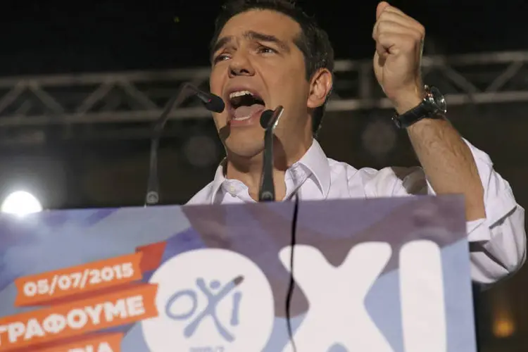
	O primeiro-ministro Alex Tsipras discursou para apoiadores do Oxi (&quot;n&atilde;o&quot;) em Atenas
 (REUTERS/Alkis Konstantinidis)