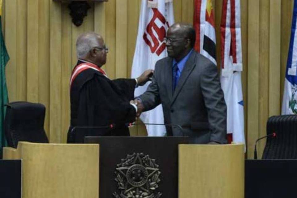Primeiro presidente negro do TST toma posse