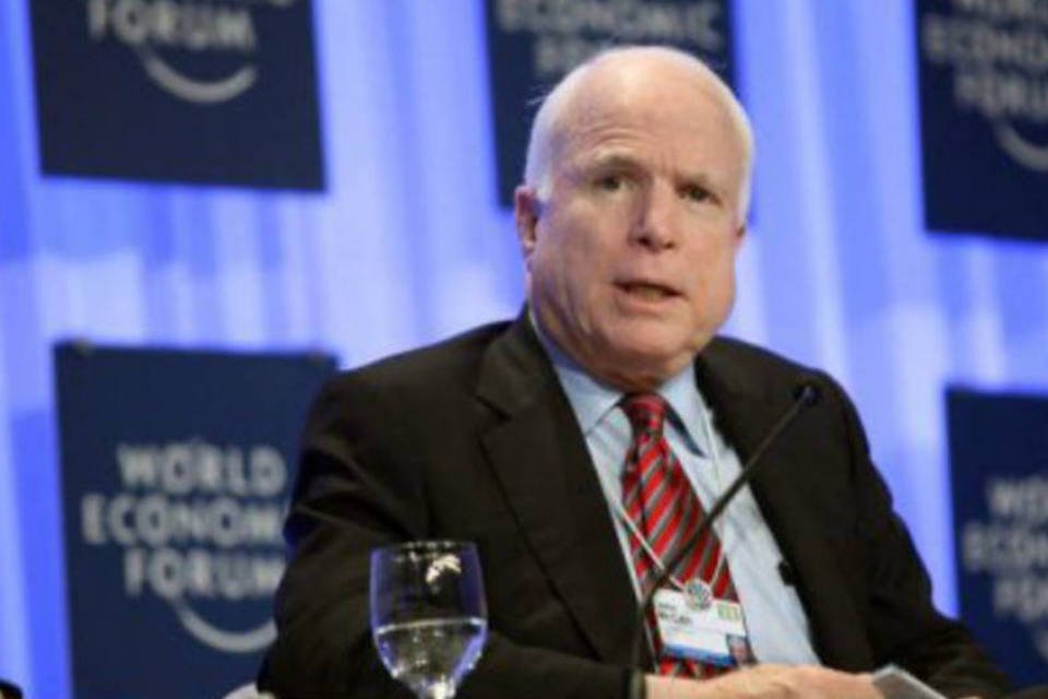 Plano russo é tática para atrasar ação na Síria, diz McCain