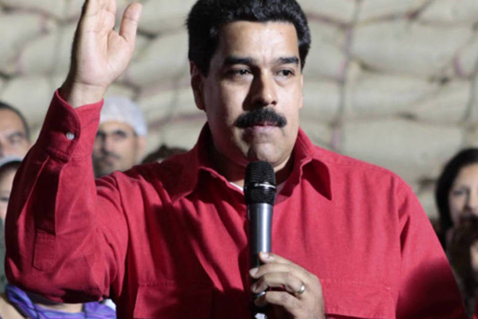 Maduro diz que antichavismo receberá lição se fizer greve