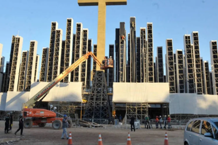 
	Obras no Campus Fidei, em Guaratiba: s&oacute; em hospedagem e alimenta&ccedil;&atilde;o, os gastos dos peregrinos devem somar R$ 660 milh&otilde;es de reais.
 (Tomaz Silva/ABr)