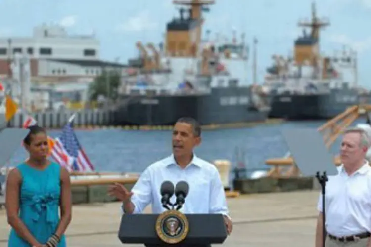 Presidente americano Barack Obama discursa durante visita a uma base da Guarda Costeira americana na Flórida (AFP)