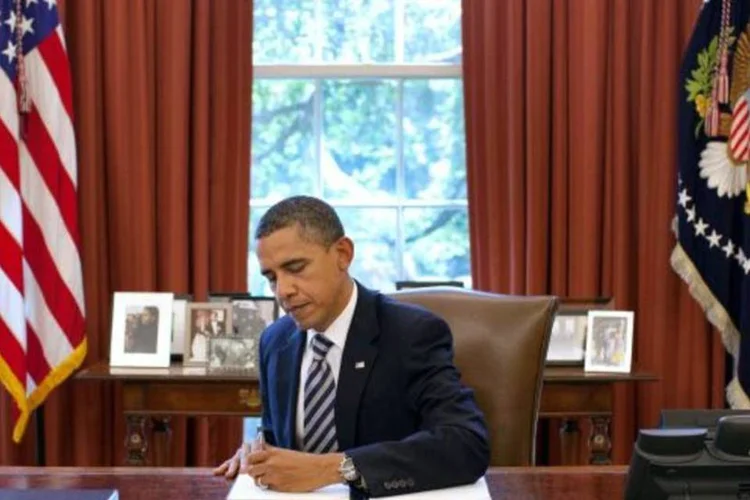 A agência de classificação de risco rebaixou o rating de crédito a longo prazo dos EUA de AAA para AA+, mesmo com Obama aumentando o teto da dívida (The White House)