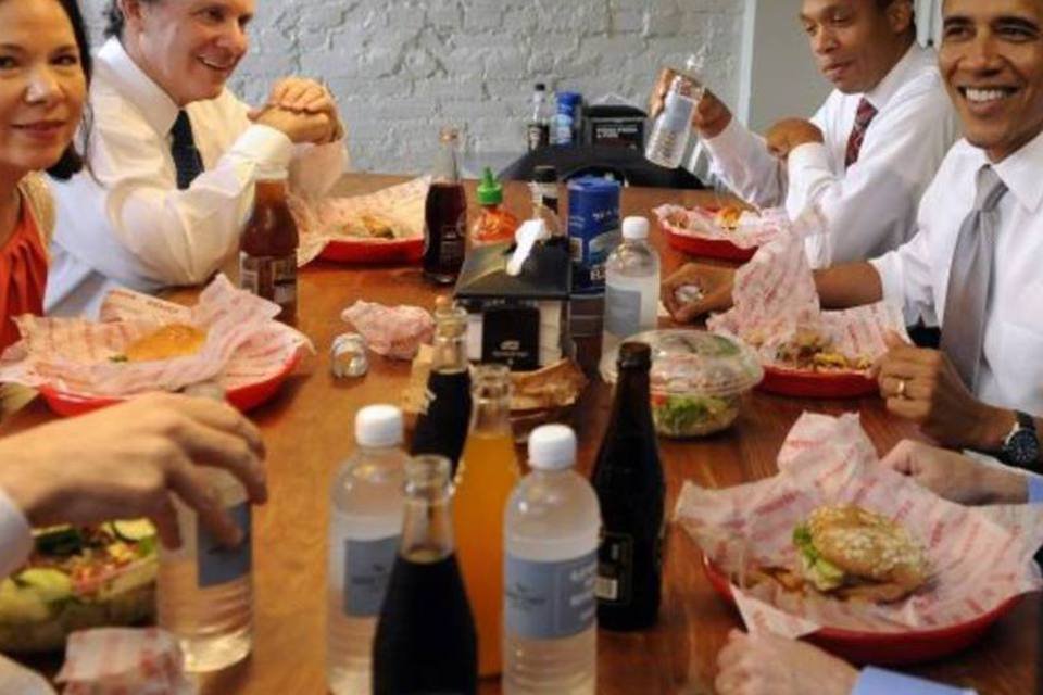 Obama recompensa equipe com hambúrguer após debate