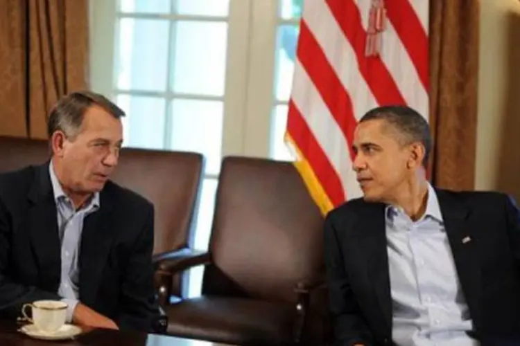 Obama se reúne com John Boehner (esq.), presidente da Câmara dos Representantes para tratar do aumento do teto da dívida (Jewel Samad/AFP)