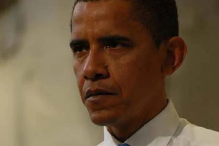 De mau gosto: bilionário desafia pessoas a aparecerem nuas diante de Obama (.)