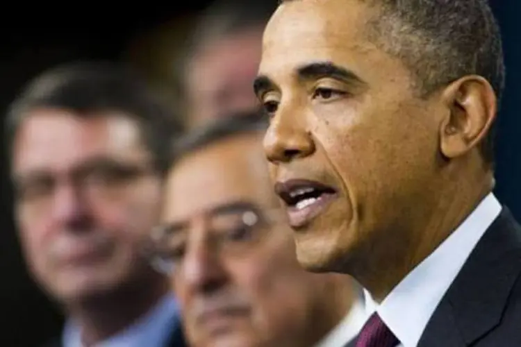 Obama com assessores durante seu discurso no Pentágono (Jim Watson/AFP)