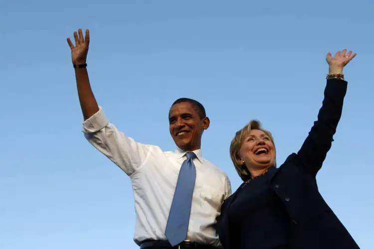 
	Barack Obama e Hillary Clinton: &quot;Vi sua determina&ccedil;&atilde;o para dar a todas as pessoas as mesmas oportunidades, n&atilde;o importa qu&atilde;o dura seja a luta&quot;
 (Jim Young / Reuters)