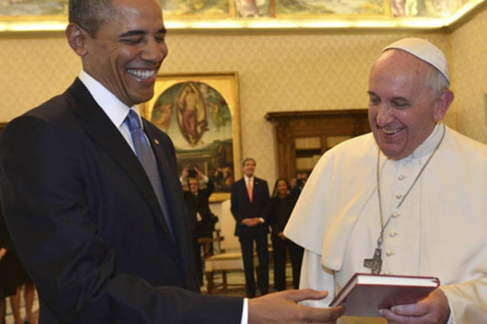 Obama encontra papa e o convida a visitar Casa Branca