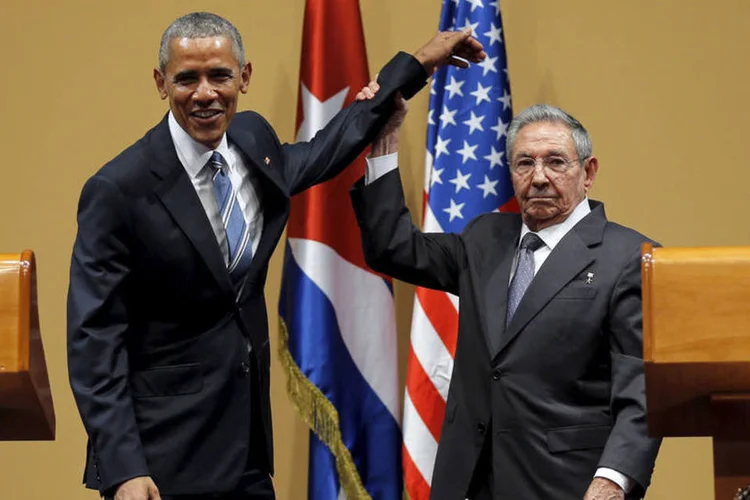 
	Obama e Castro: &quot;A democracia d&aacute; &agrave;s pessoas a possibilidade de sonhar e conseguir melhorar seu n&iacute;vel de vida&quot;
 (Carlos Barria / Reuters)