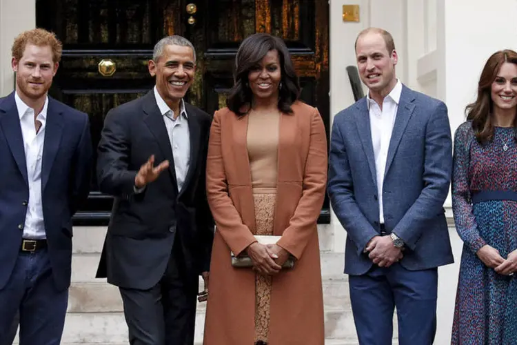 Obamas e família real:  (Kevin Lamarque / Reuters)