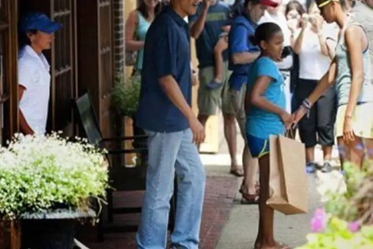 É a terceira vez que a família Obama passa férias na ilha de Massachusetts (Jim Watson/AFP)