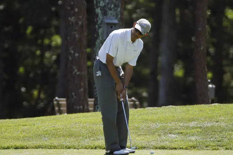 O presidente americano, Barack Obama, durante partida de golfe (Kevin Lamarque/Reuters)