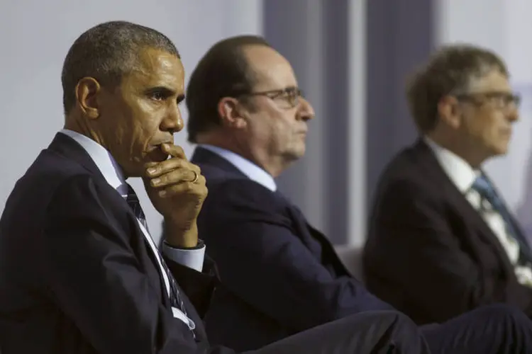 
	Obama, Hollande e Bill Gates na COP 21: em primeiro lugar, &eacute; preciso definir um caminho para conter o aquecimento global abaixo de 2&deg; graus Celsius (&ordm;C) ou pelo menos 1,5 &deg; C
 (Kevin Lamarque/ Reuters)