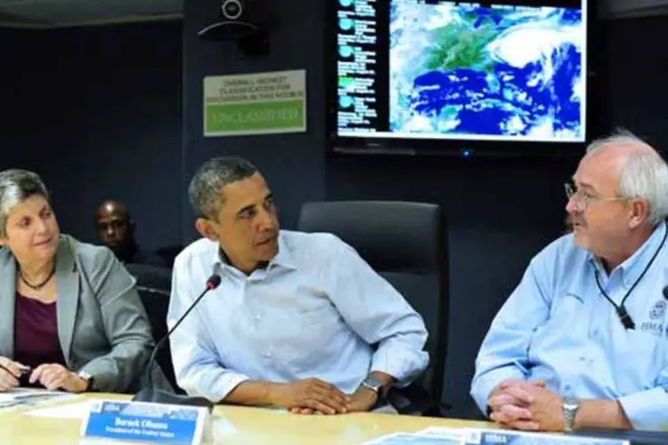 Neste sábado, o presidente Barack Obama esteve na Agência Federal de Gestão de Desastres (Pool/Getty Images)