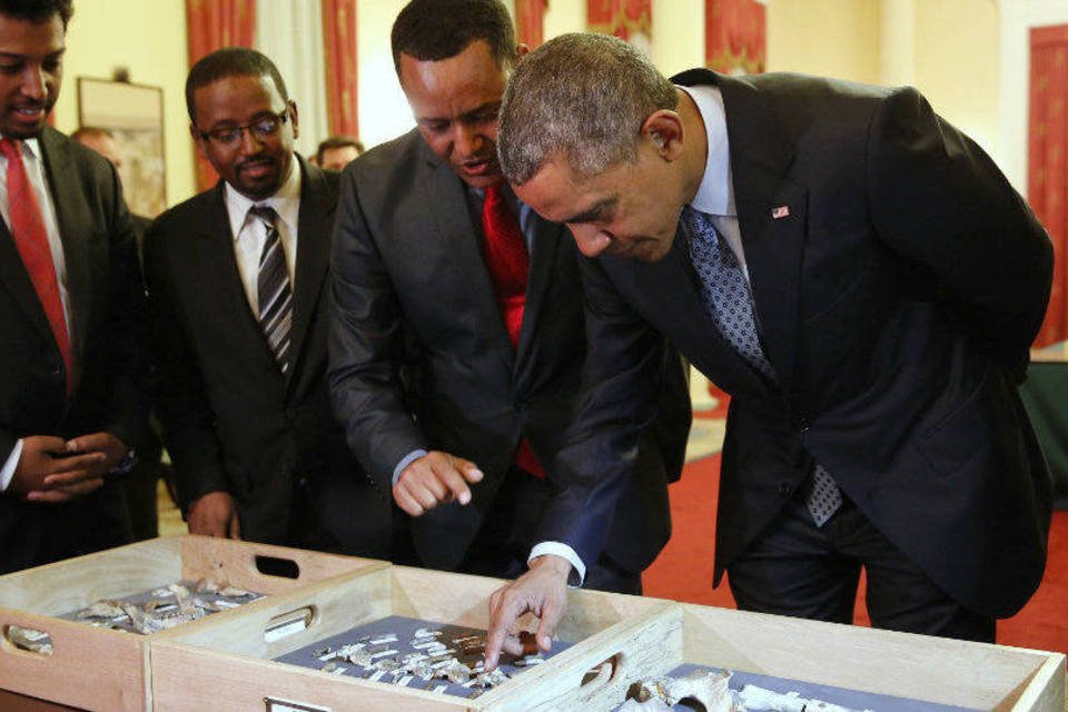 Obama encontra-se com Lucy, ancestral mais antigo do mundo