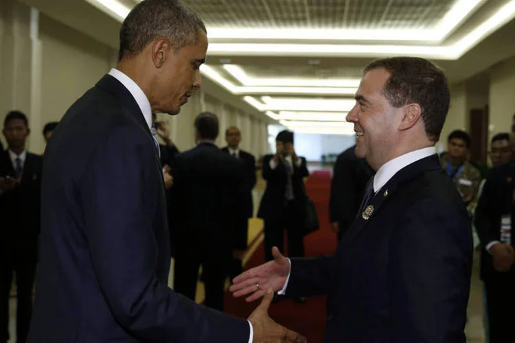 Obama e Medvedev: "É necessário que "se abandonem as sanções, leve-se as relações à uma ordem de trabalho normal", disse premiê (/Dmitry Astakhov/RIA Novosti/Pool/Reuters)