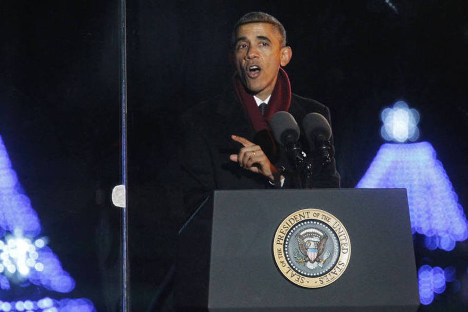 Família Obama acende árvore nacional de Natal dos EUA