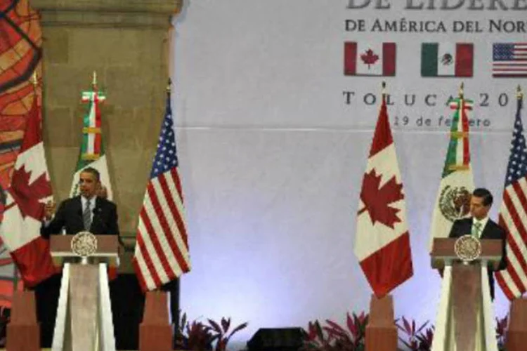 Os presidentes americano, Barack Obama (E), e mexicano, Enrique Peña Nieto: governos não pretendem retomar o Nafta (Yuri Cortez/AFP)