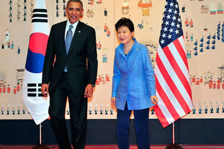 
	Barack Obama e a presidente da Coreia do Sul, Park Geun-hye: Obama tamb&eacute;m chega a Seul em um clima de luto pela trag&eacute;dia do naufr&aacute;gio do navio Sewol
 (REUTERS/Jung Yeon-je/Pool)