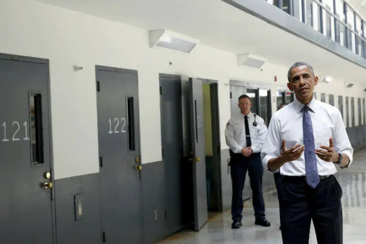 
	Barack Obama &eacute; o primeiro presidente a visitar uma pris&atilde;o federal
 (REUTERS/Kevin Lamarque)