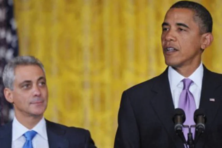 O ex-chefe de gabinete da Casa Branca, Rahm Emanuel (esquerda) e o presidente dos EUA, Barack Obama (Mandel Ngan/AFP)