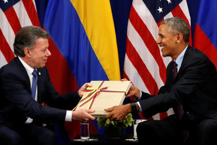 
	Barack Obama e Juan Manuel Santos: &quot;Terminou o &uacute;ltimo e mais velho conflito armado no Ocidente&quot;
 (Kevin Lamarque / Reuters)