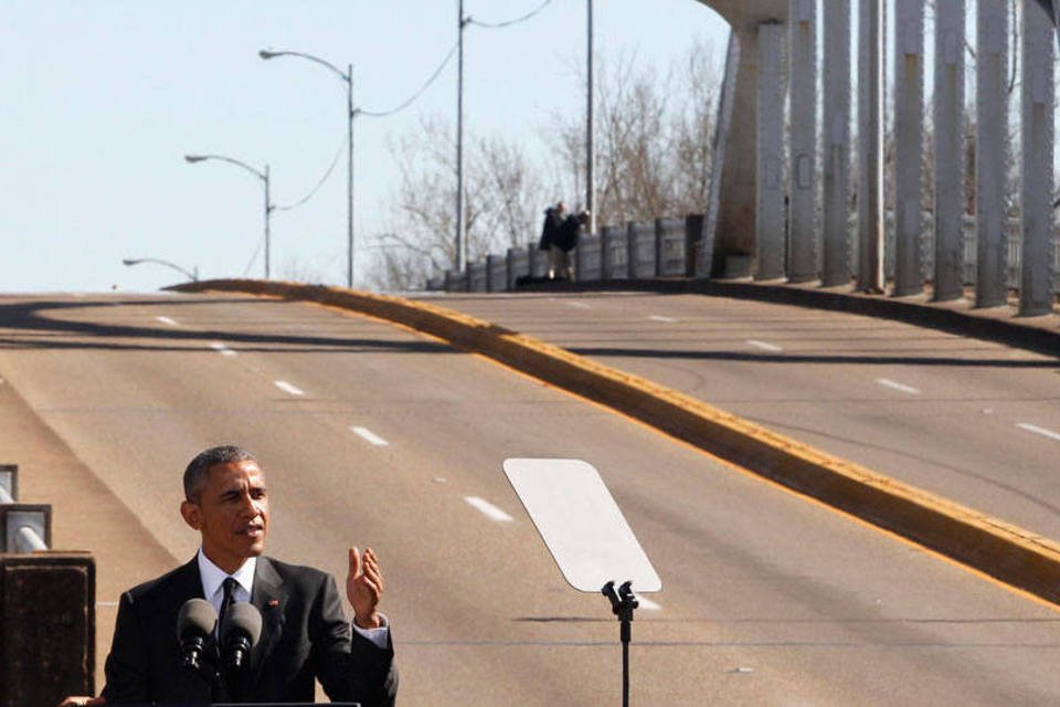 Obama cruza a ponte de Selma, símbolo de luta