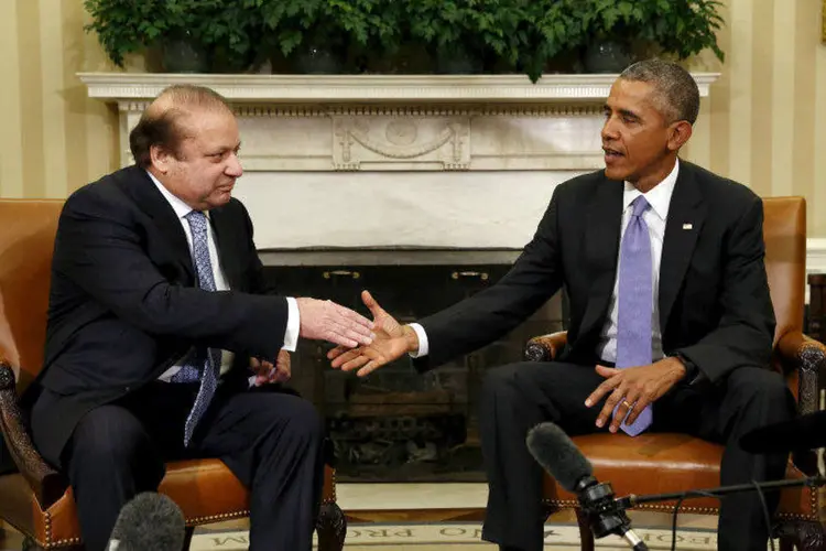 Presidente dos Estados Unidos, Barack Obama (D), recebe o primeiro-ministro paquistanês, Nawaz Sharif (Kevin Lamarque/Reuters)