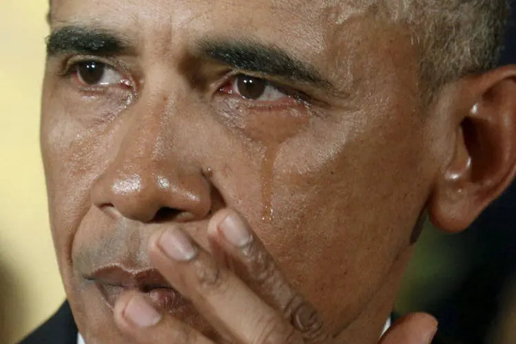 
	Barack Obama, o presidente dos Estados Unidos, chora ao discursar sobre tiroteios em massa, como o de Newtown
 (REUTERS/Kevin Lamarque)