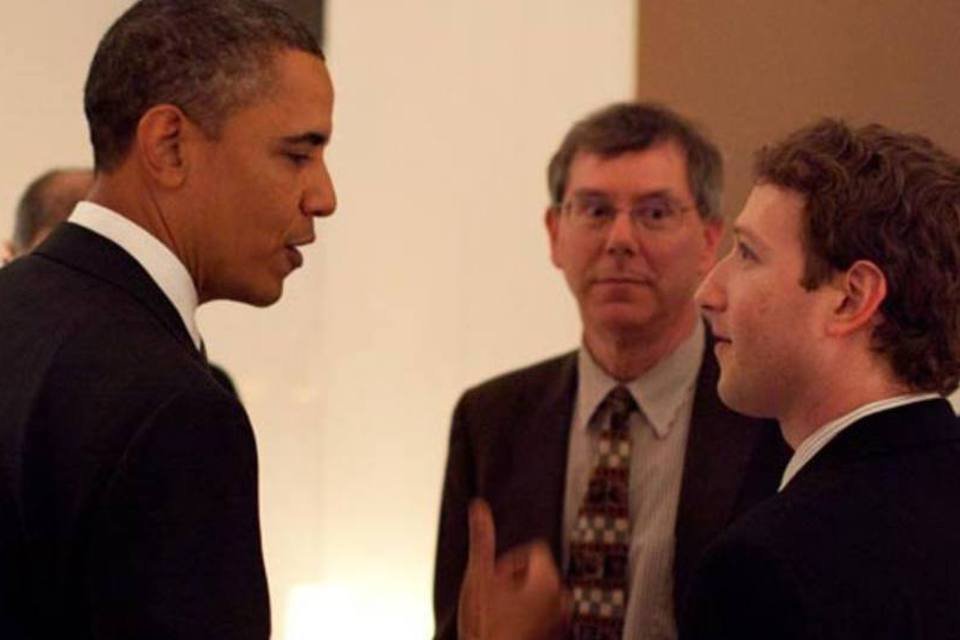 Obama busca magia de 2008 em visita à sede do Facebook