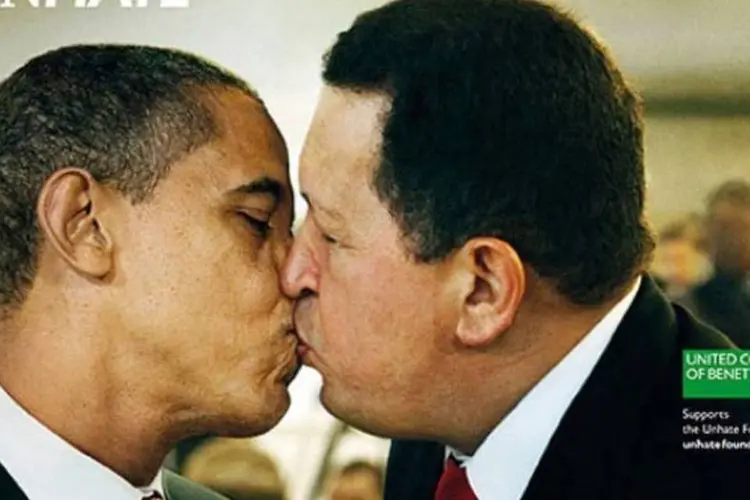 Fotomontagem em que Barack Obama, presidente americano, beija Hugo Chávez, presidente da Venezuela (Divulgação/Benetton)
