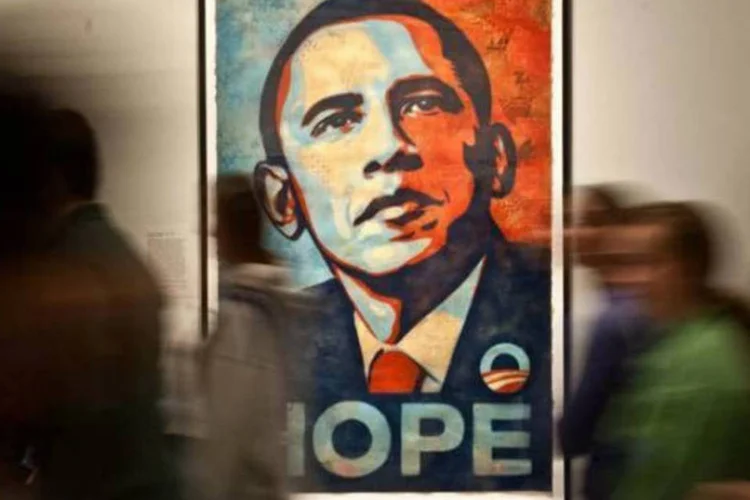 Público passa por retrato de Barack Obama em Washington, DC (©afp.com / Nicholas Kamm)