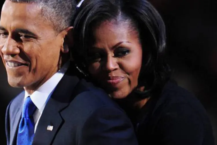
	Barack e Michelle Obama na reelei&ccedil;&atilde;o do presidente americano: a imagem foi divulgada no tweet mais popular de 2012
 (Robyn Beck/AFP)