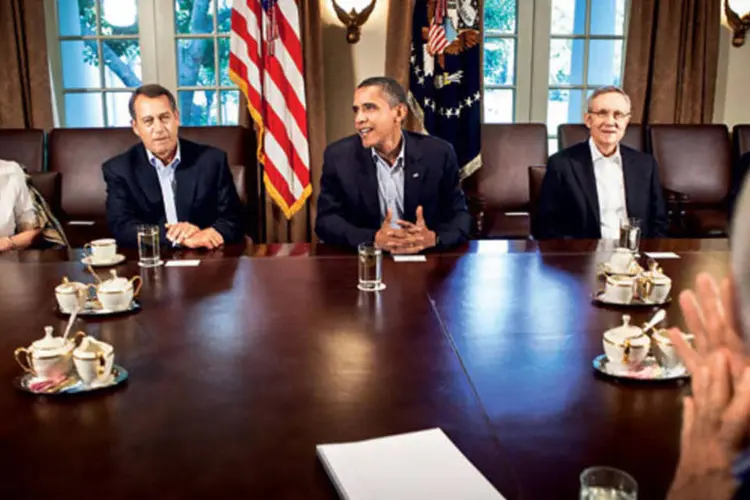 Obama e congressistas: sinais positivos na economia, apesar dos políticos (Brendan Smialowski / Getty Images)