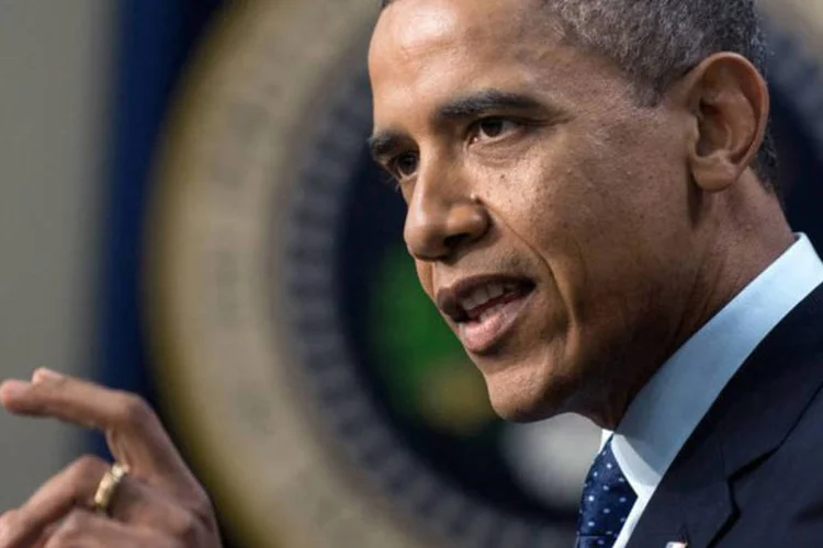 
	Barack Obama: na loja virtual, &eacute; poss&iacute;vel encontrar a sele&ccedil;&atilde;o usual de canetas, canecas, peso de pap&eacute;is, broches, abotoaduras e medalh&otilde;es
 (AFP / Brendan Smialowski)