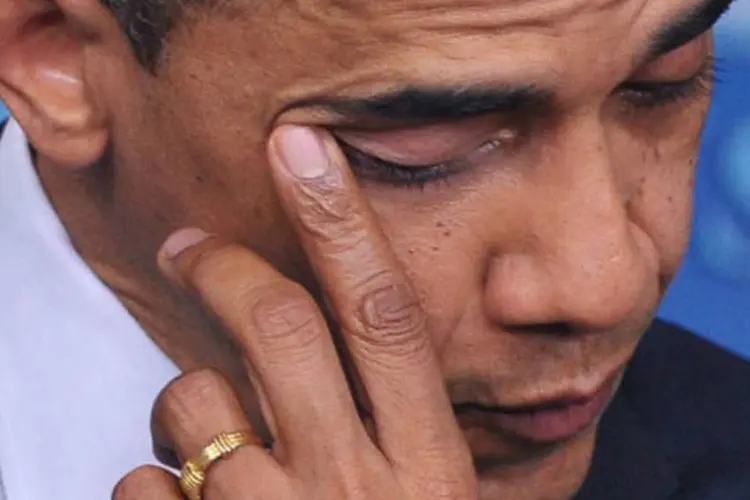 Barack Obama não contém a emoção ao comentar o massacre, em 14 de dezembro, na sala de imprensa da Casa Branca (©afp.com / Mandel Ngan)