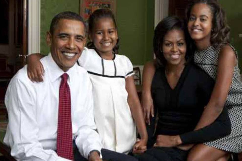 Família Obama: declaração financeira garante a transparência dos rendimentos de quem está no poder (Handout/Getty Images)