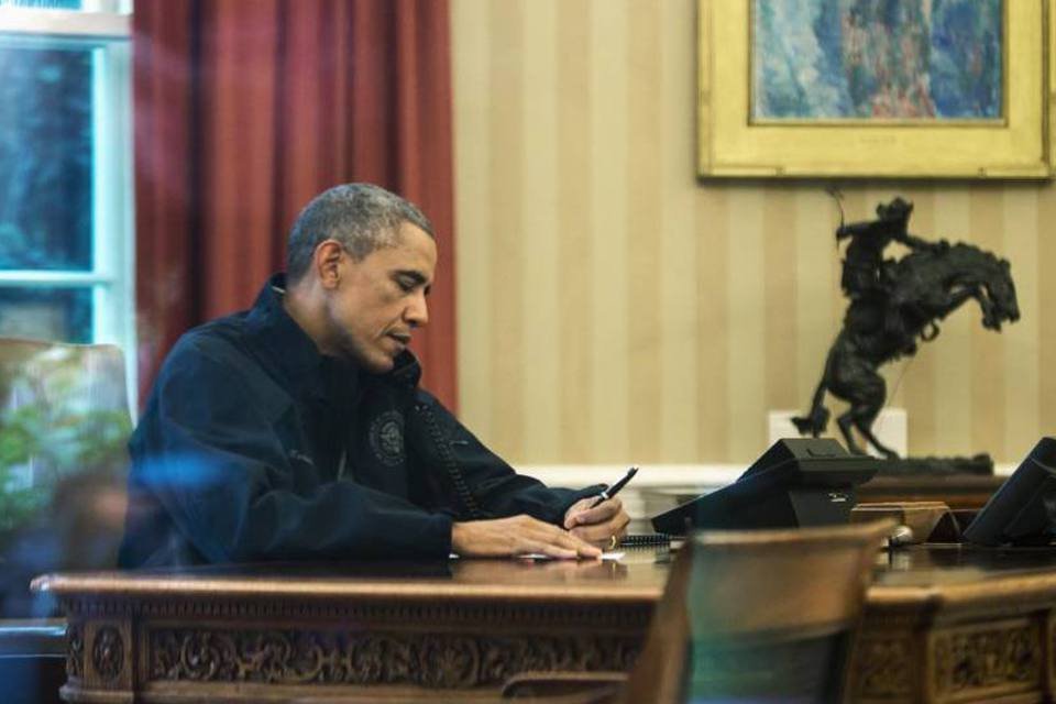 Obama e Hollande conversam sobre ebola e ações contra EI