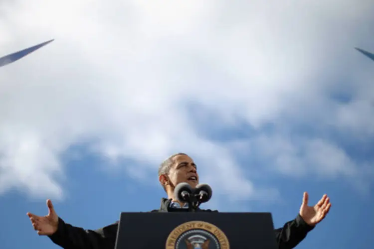 Obama discursa com moinhos de vento ao fundo (Chip Somodevilla/ Getty Images)