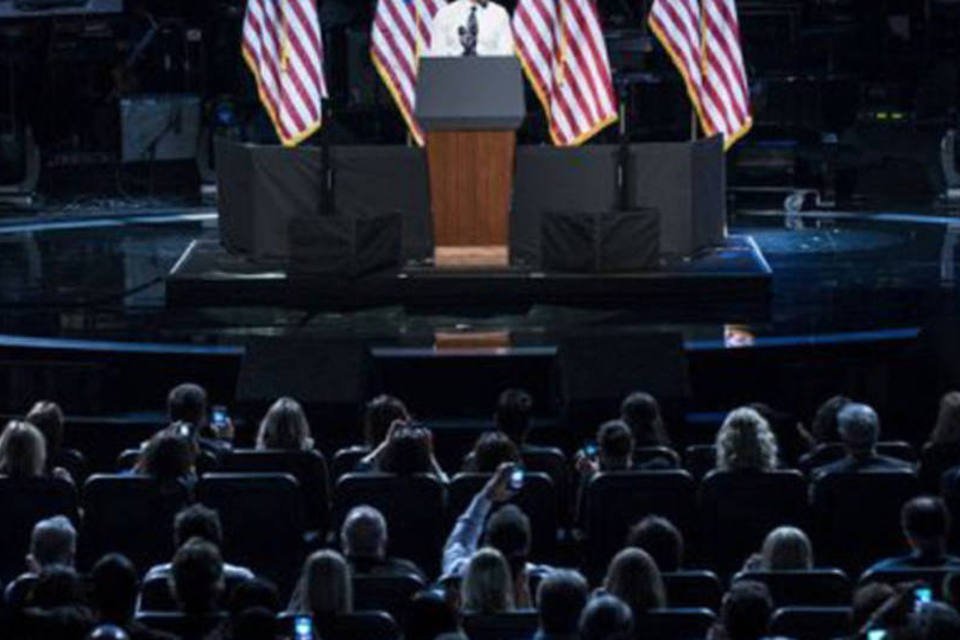 Obama brinca em público sobre seu fraco desempenho no debate