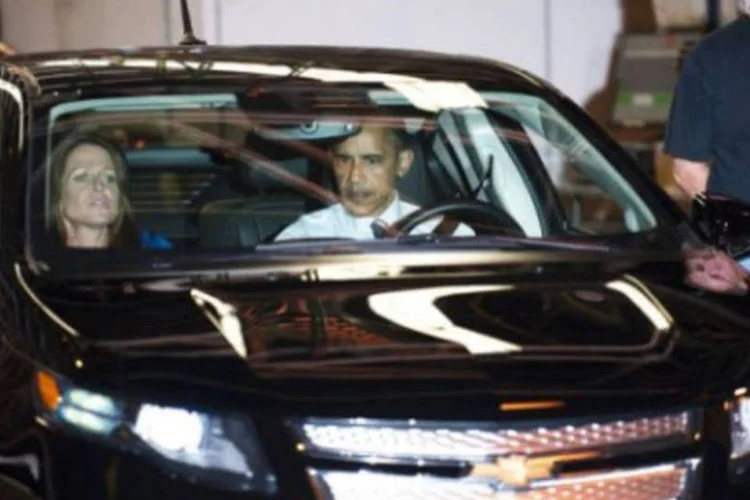 Obama assume volante do novo Chevrolet Volt, veículo ecológico da GM
